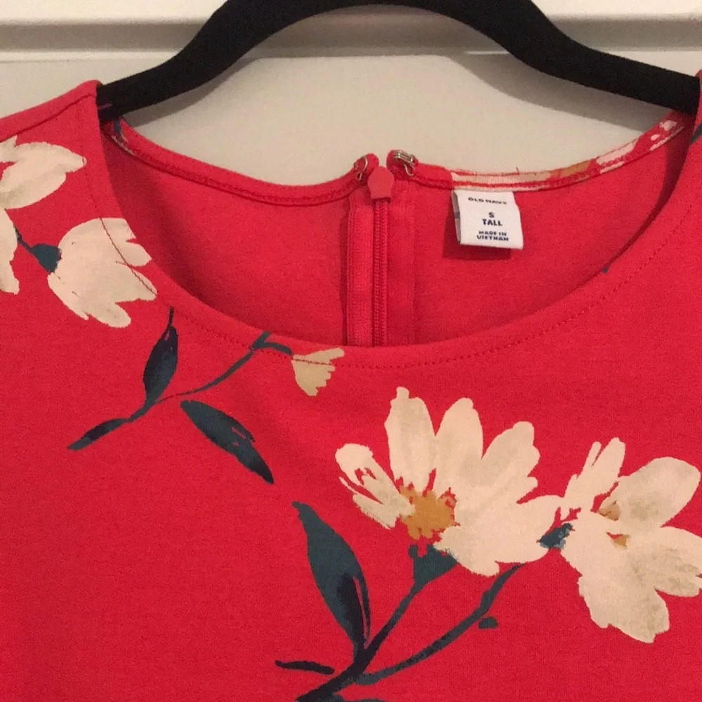 Old Navy Red Floral Knit Sheath Dress ST Small Tall